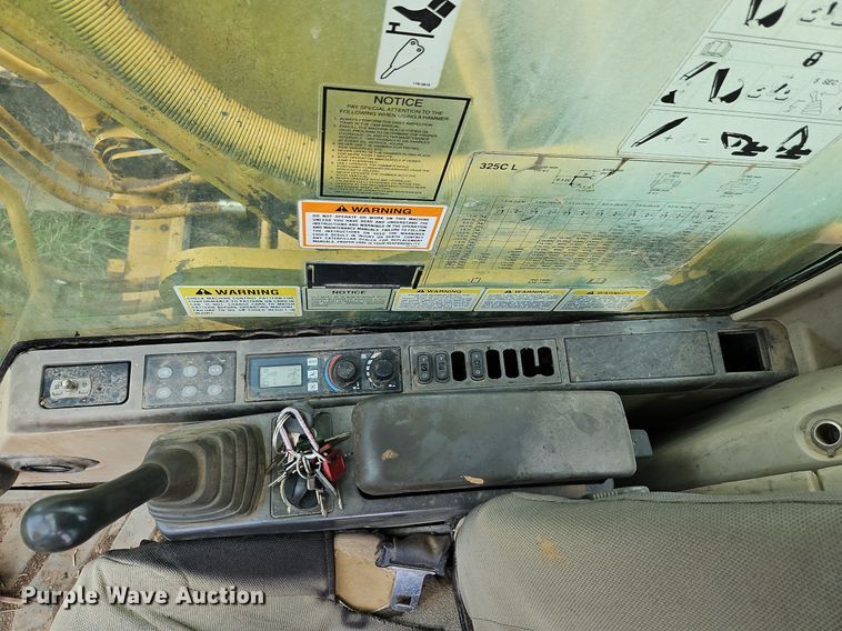 image for item DR8635 2002 Caterpillar  325C excavator