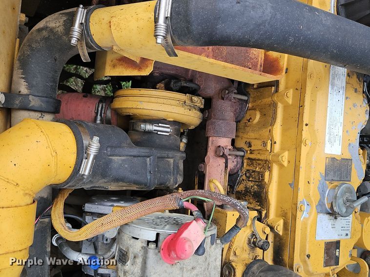image for item DR8635 2002 Caterpillar  325C excavator