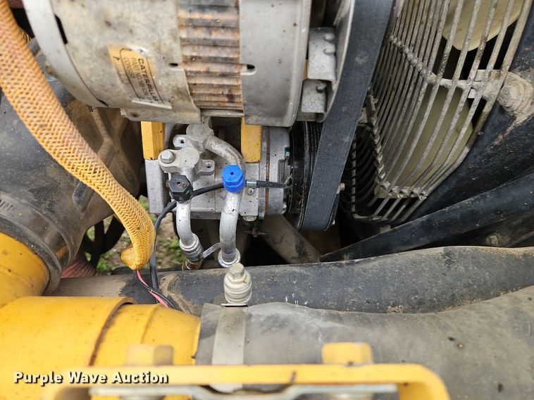 image for item DR8635 2002 Caterpillar  325C excavator