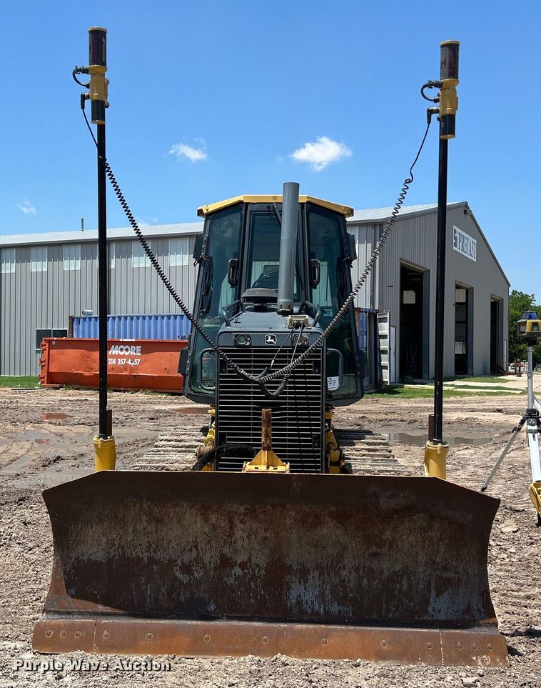 image for item DS3061 2007 John Deere  450J LT dozer