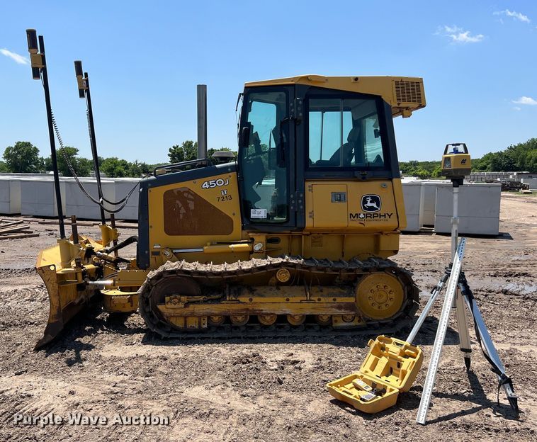 image for item DS3061 2007 John Deere  450J LT dozer
