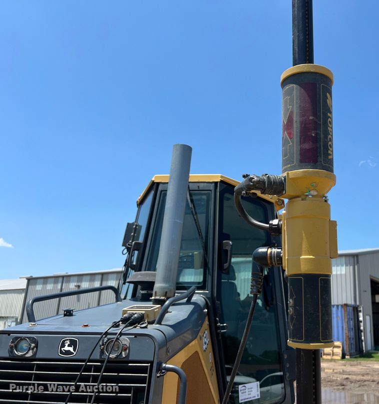 image for item DS3061 2007 John Deere  450J LT dozer