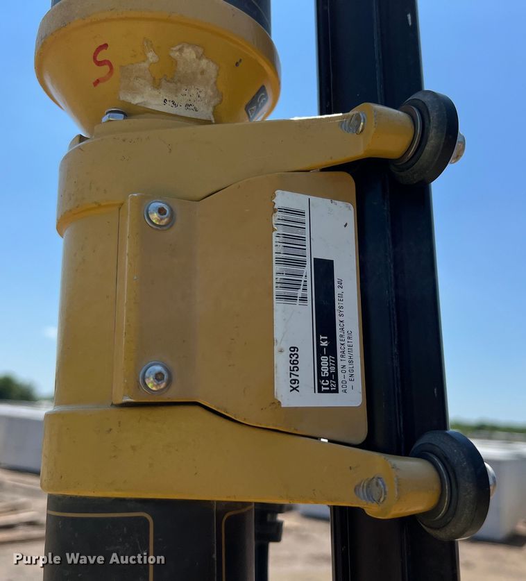 image for item DS3061 2007 John Deere  450J LT dozer