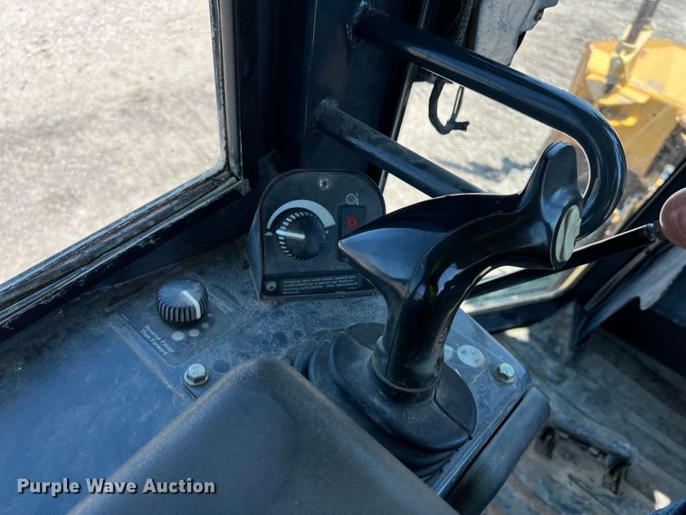 image for item DS3061 2007 John Deere  450J LT dozer