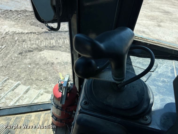 image for item DS3061 2007 John Deere  450J LT dozer