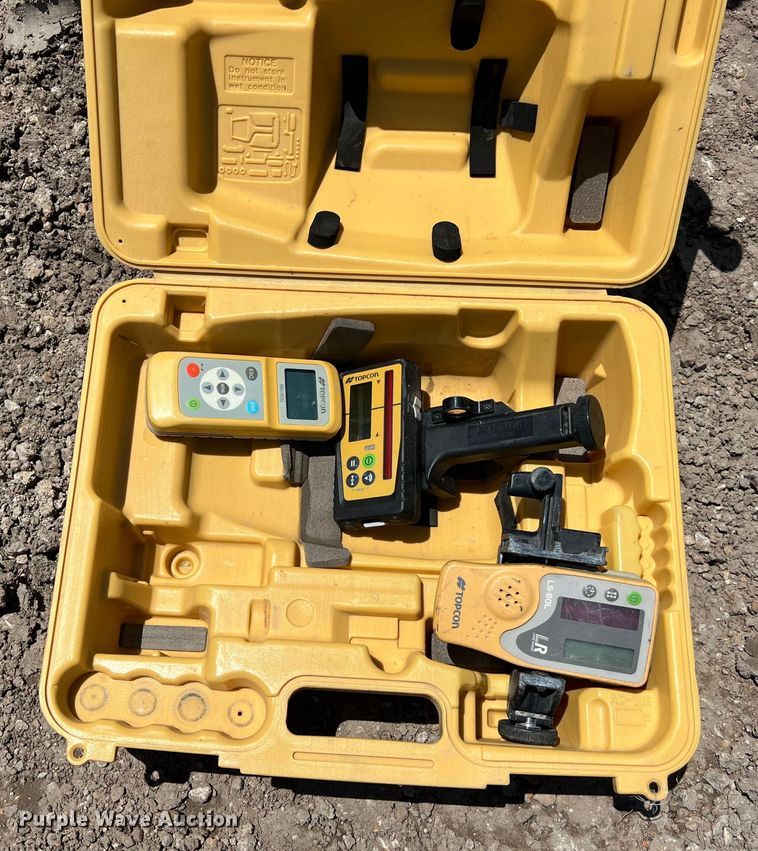 image for item DS3061 2007 John Deere  450J LT dozer