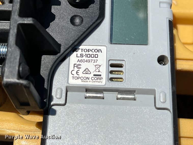 image for item DS3061 2007 John Deere  450J LT dozer