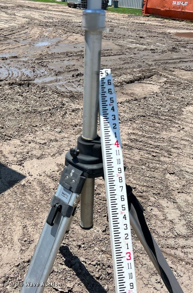 image for item DS3061 2007 John Deere  450J LT dozer