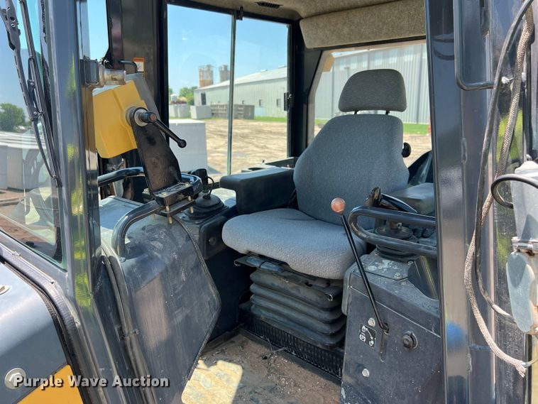 image for item DS3061 2007 John Deere  450J LT dozer