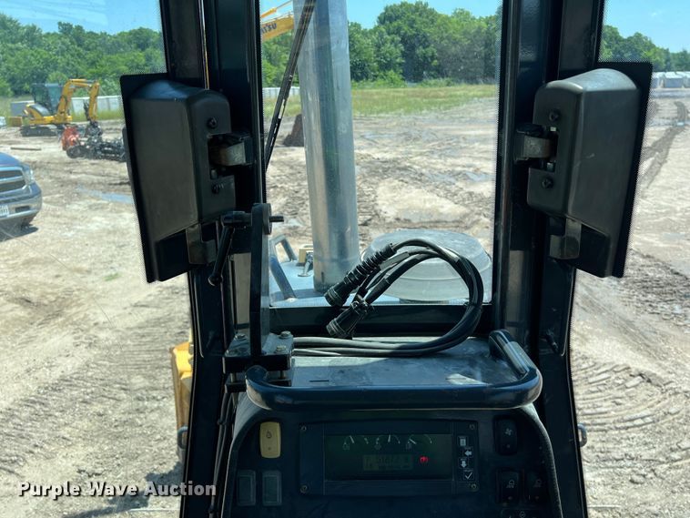 image for item DS3061 2007 John Deere  450J LT dozer