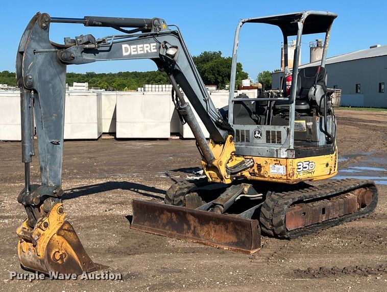 image for item DS3063 2005 John Deere 35D mini excavator