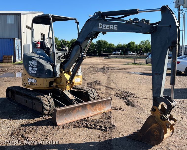 image for item DS3063 2005 John Deere 35D mini excavator
