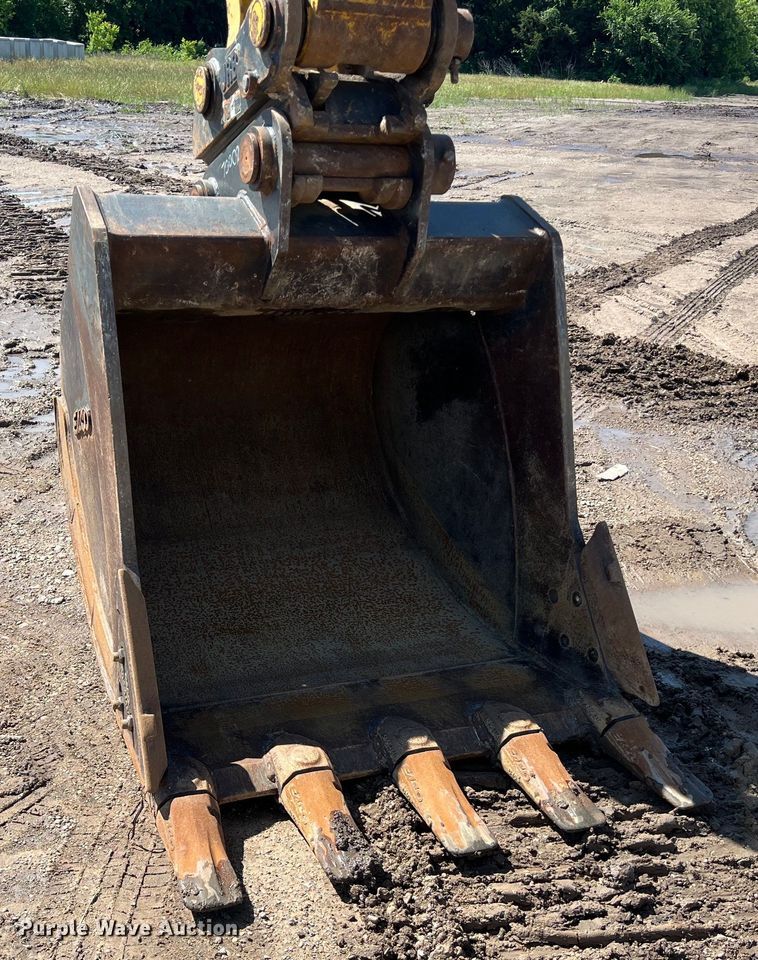 image for item DS3066 2020 Komatsu PC238USLC-11 excavator