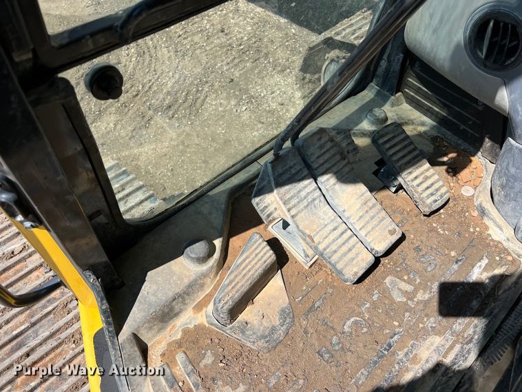 image for item DS3066 2020 Komatsu PC238USLC-11 excavator