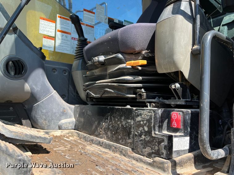 image for item DS3066 2020 Komatsu PC238USLC-11 excavator