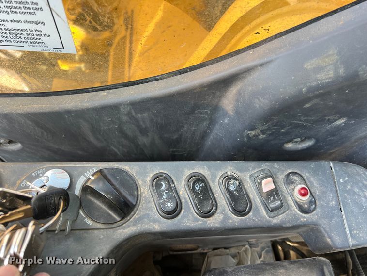 image for item DS3066 2020 Komatsu PC238USLC-11 excavator