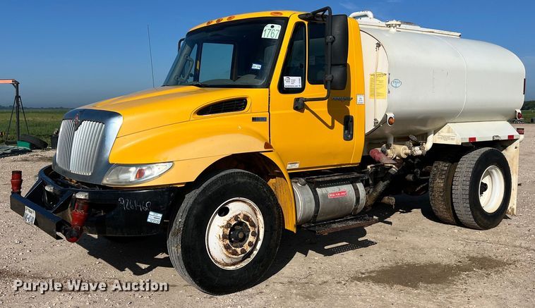 image for item DS3067 2013 International  DuraStar 4300  water truck