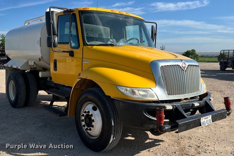 image for item DS3067 2013 International  DuraStar 4300  water truck