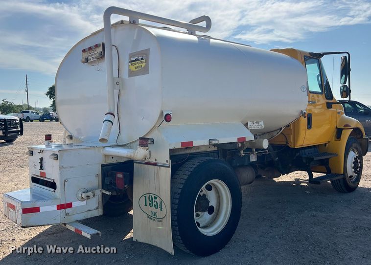 image for item DS3067 2013 International  DuraStar 4300  water truck