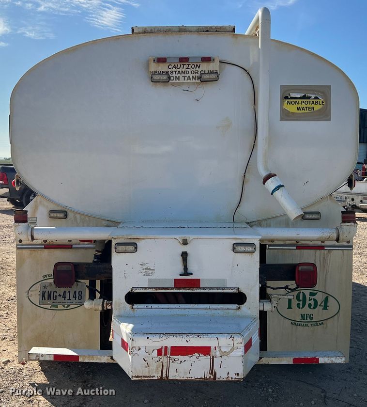 image for item DS3067 2013 International  DuraStar 4300  water truck