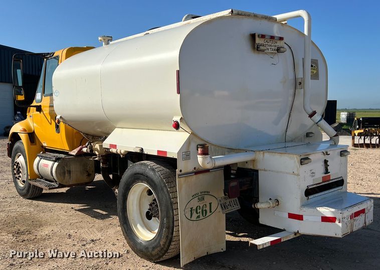 image for item DS3067 2013 International  DuraStar 4300  water truck