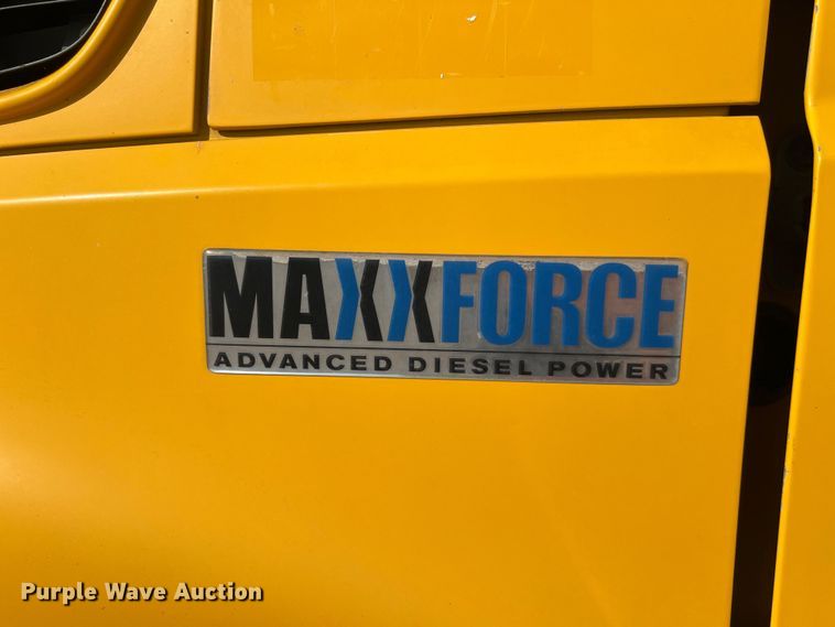 image for item DS3067 2013 International  DuraStar 4300  water truck