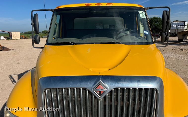 image for item DS3067 2013 International  DuraStar 4300  water truck