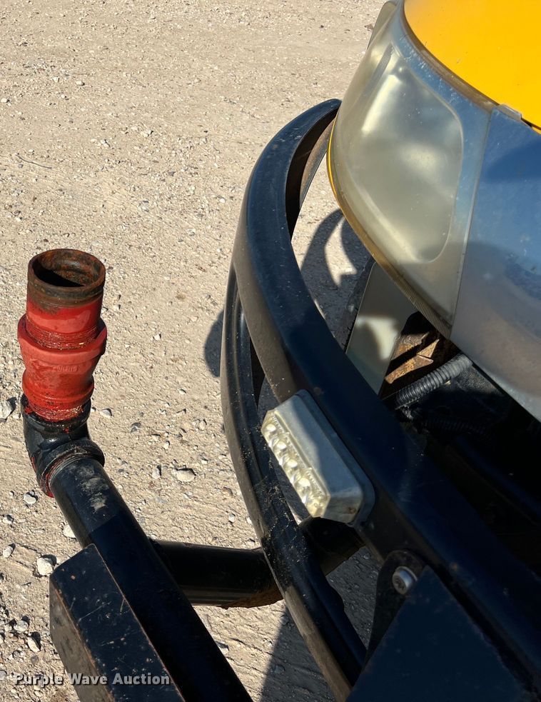 image for item DS3067 2013 International  DuraStar 4300  water truck