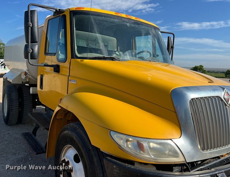 image for item DS3067 2013 International  DuraStar 4300  water truck