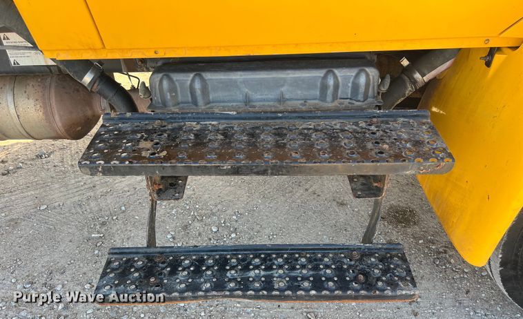 image for item DS3067 2013 International  DuraStar 4300  water truck