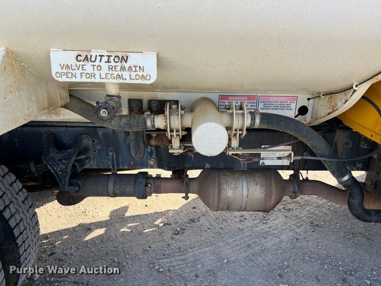 image for item DS3067 2013 International  DuraStar 4300  water truck