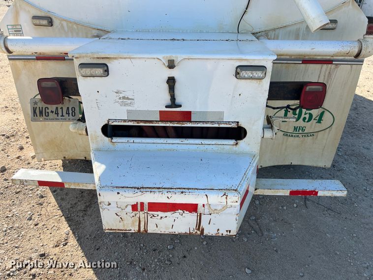 image for item DS3067 2013 International  DuraStar 4300  water truck