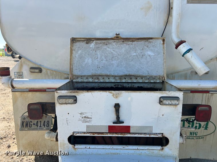 image for item DS3067 2013 International  DuraStar 4300  water truck