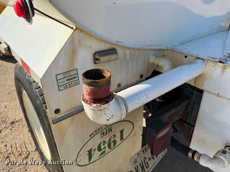 image for item DS3067 2013 International  DuraStar 4300  water truck