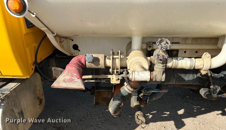 image for item DS3067 2013 International  DuraStar 4300  water truck