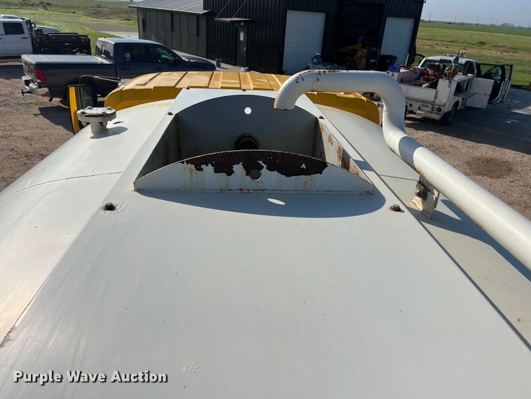 image for item DS3067 2013 International  DuraStar 4300  water truck