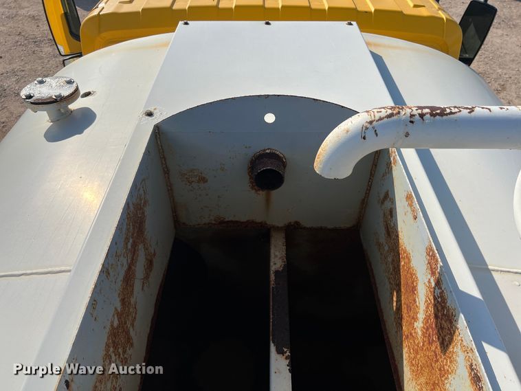 image for item DS3067 2013 International  DuraStar 4300  water truck