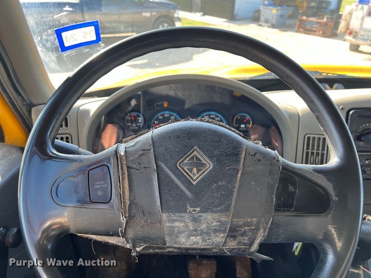 image for item DS3067 2013 International  DuraStar 4300  water truck