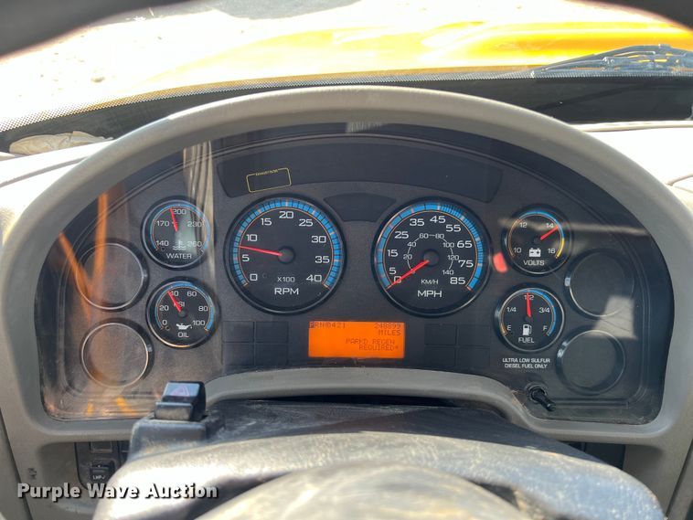 image for item DS3067 2013 International  DuraStar 4300  water truck