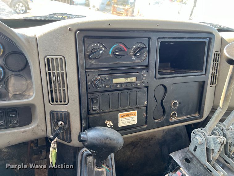 image for item DS3067 2013 International  DuraStar 4300  water truck