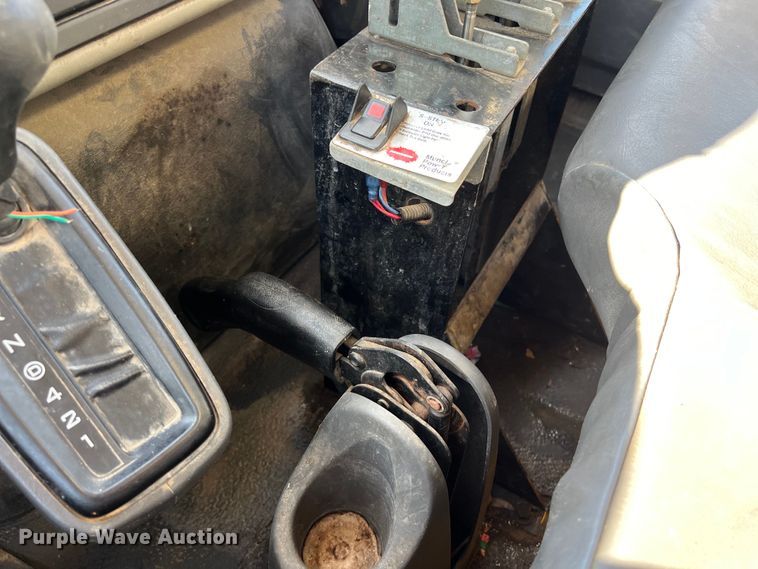 image for item DS3067 2013 International  DuraStar 4300  water truck