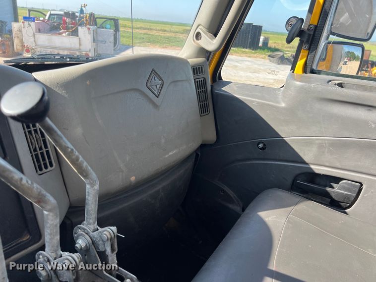 image for item DS3067 2013 International  DuraStar 4300  water truck