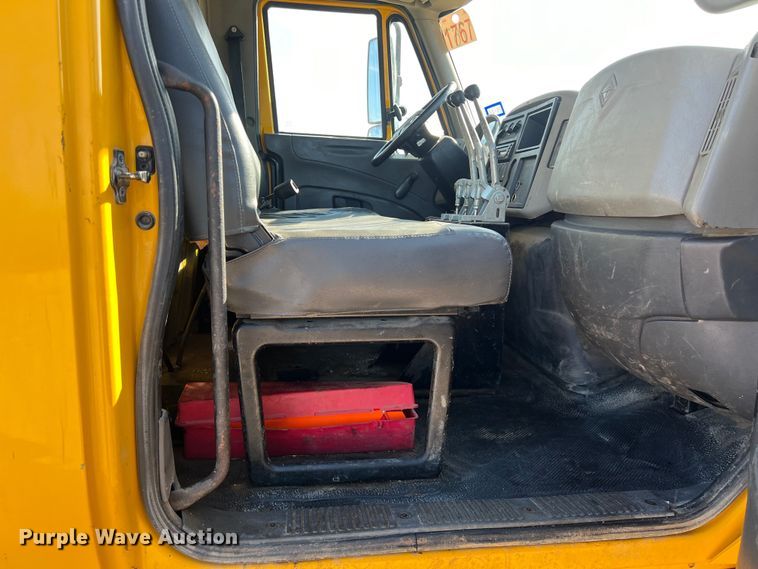 image for item DS3067 2013 International  DuraStar 4300  water truck