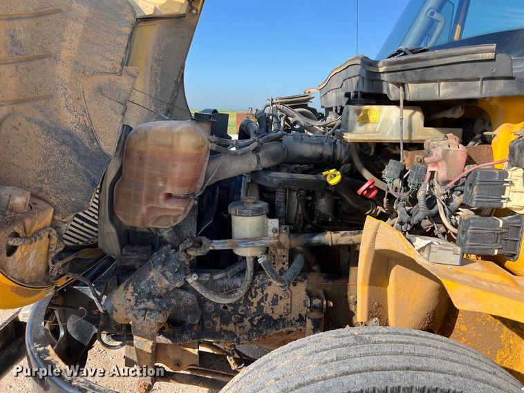 image for item DS3067 2013 International  DuraStar 4300  water truck