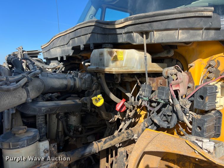 image for item DS3067 2013 International  DuraStar 4300  water truck