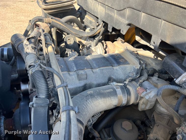 image for item DS3067 2013 International  DuraStar 4300  water truck