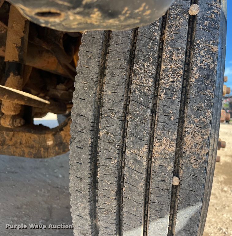 image for item DS3067 2013 International  DuraStar 4300  water truck