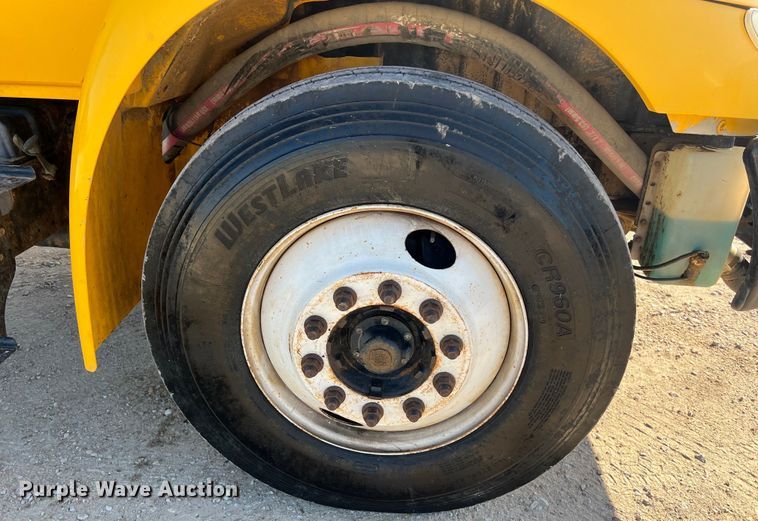 image for item DS3067 2013 International  DuraStar 4300  water truck