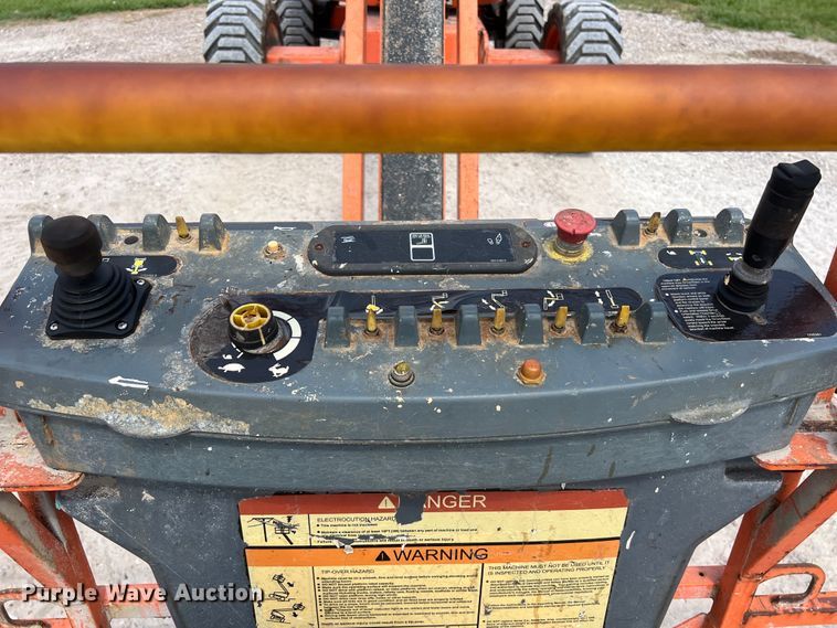 image for item DS3105 2014 JLG 600AJ boom lift