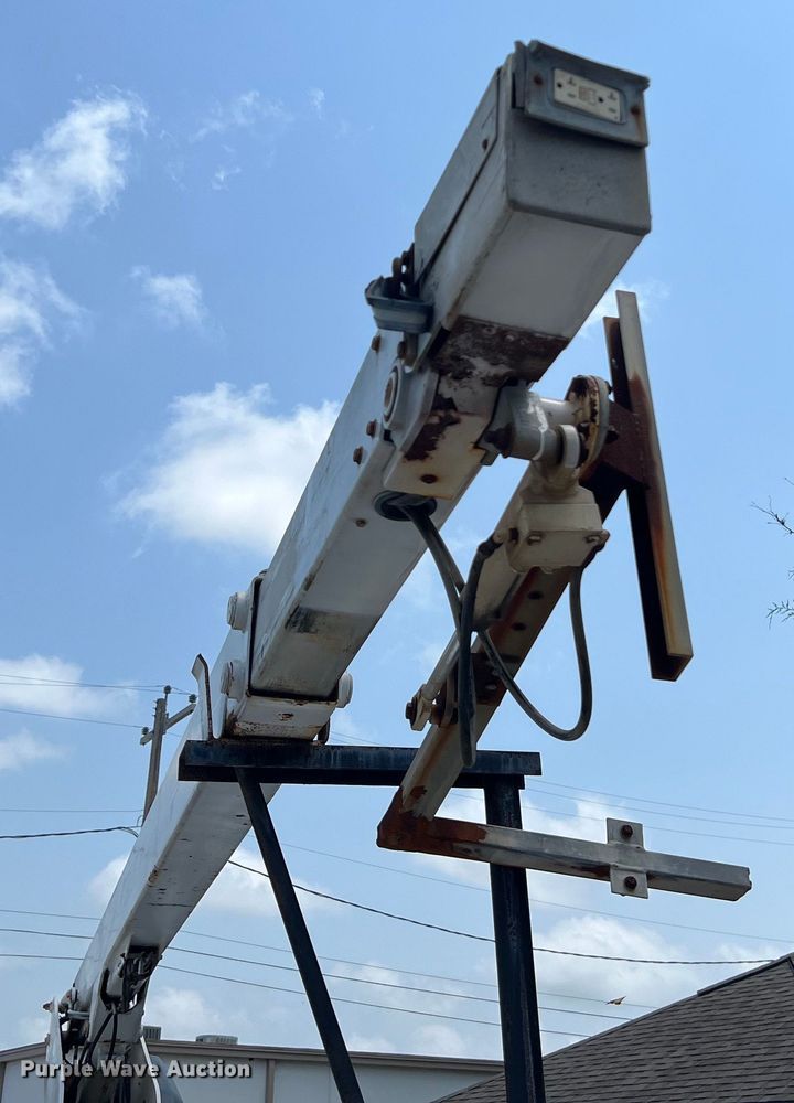 image for item DS3108 2011 Ford F550 Super Duty XL bucket truck